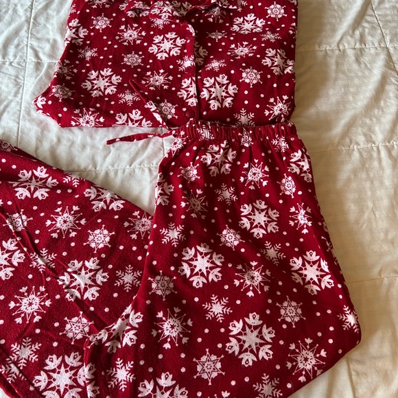 Festive Red Snowflake Women's Pajama Set Designer Flannel XL - Picture 4 of 6